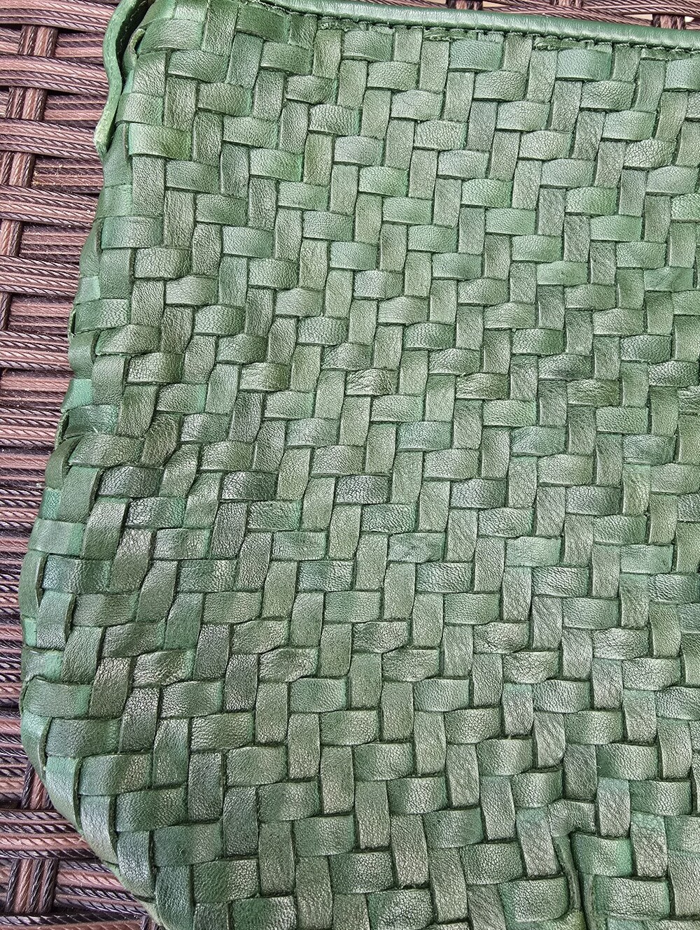 Clare V. Petit Moyen Messenger Evergreen Woven Zig Zag - Picture 16 of 16